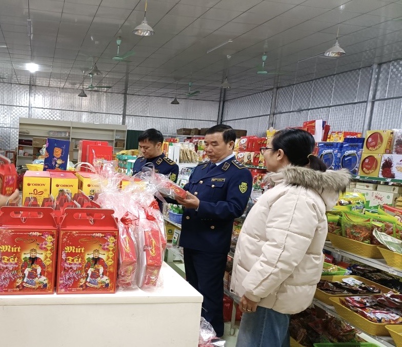 Bình ổn thị trường hàng hóa, bảo vệ quyền lợi hợp pháp của người tiêu dùng